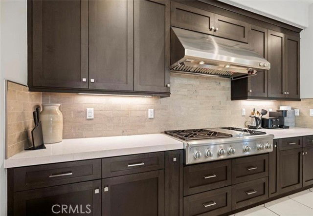 Building Photo - 112 Character