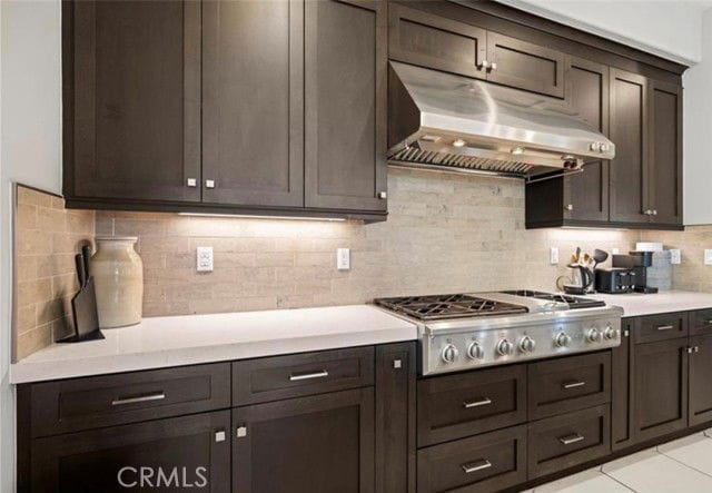 Foto del edificio - 112 Character