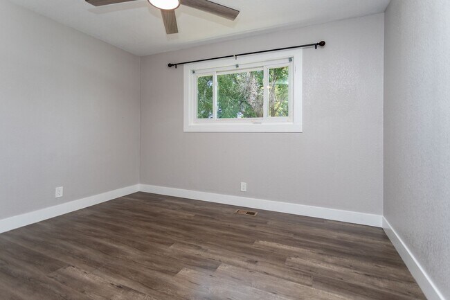 Foto del edificio - Charming 3BR Home with Updated Amenities &...