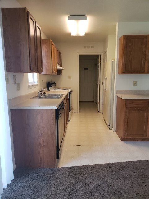 Foto del edificio - 3 bedroom, 2 bath House: Available August 2026!