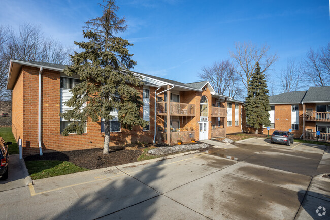 Building Photo - Foxmoor Apartments