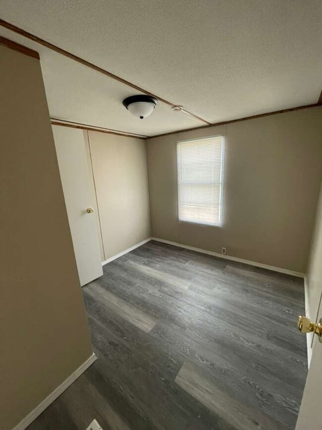 Building Photo - Eagle Estates