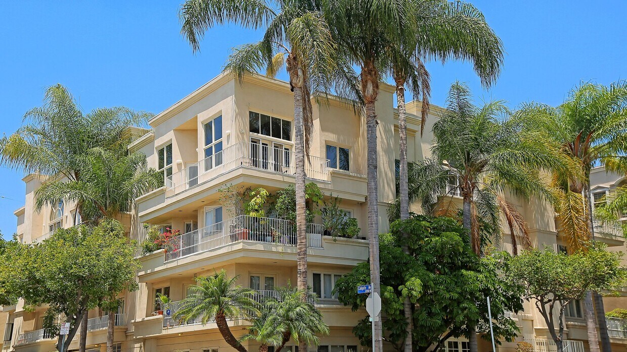 Foto principal - 435 Arnaz Dr