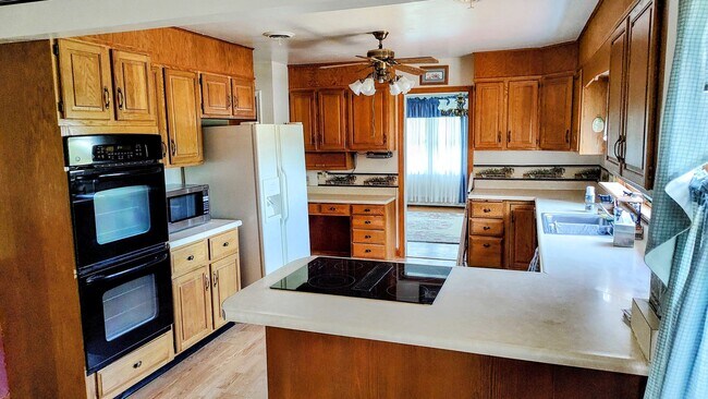 Foto del edificio - JARRETTSVILLE SINGLE FAMILY HOME ON WORKING FARM