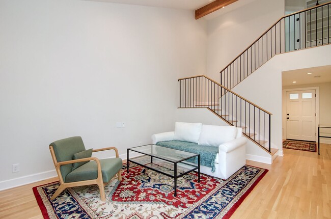 Foto del edificio - Fully-Remodeled, UCI Adjacent Townhouse fo...