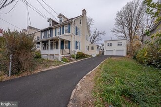 Building Photo - 717 Miller St