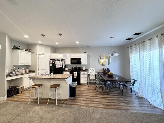 Building Photo - 379 S Spanish Trails Blvd