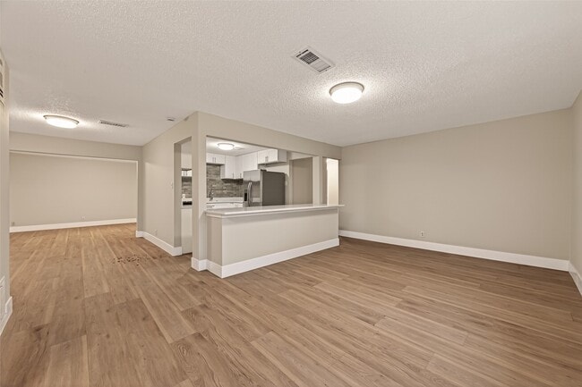 Building Photo - 5833 Southlea St