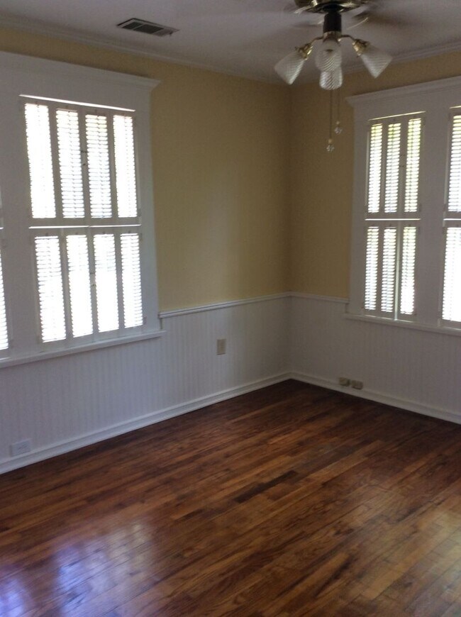 Building Photo - Beautiful Five-Points House!