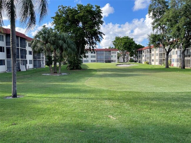 Foto del edificio - 8962 S Hollybrook Blvd