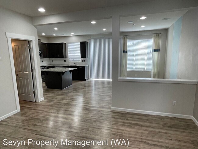 Foto del edificio - 3 br, 2.5 bath House - 4930 130th Pl SE #B