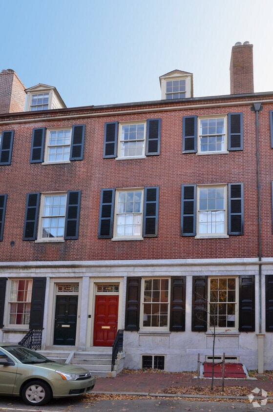 332 Spruce St, Philadelphia, PA 19106 332 Spruce St Philadelphia, PA