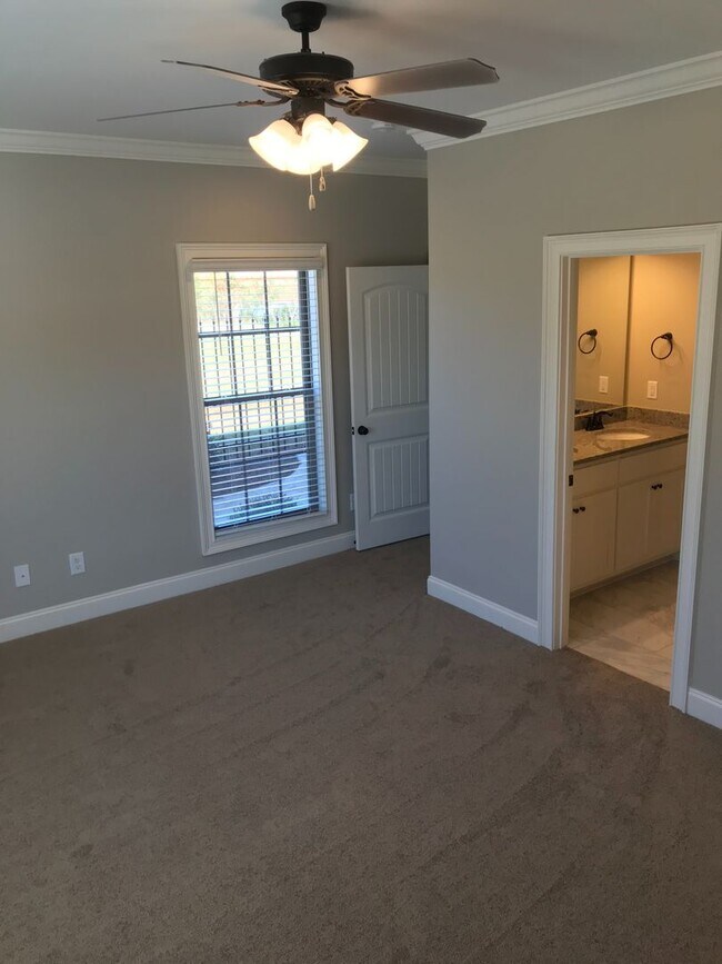 Building Photo - Runningvine Available Now!