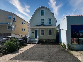Building Photo - 236 Battle Ave