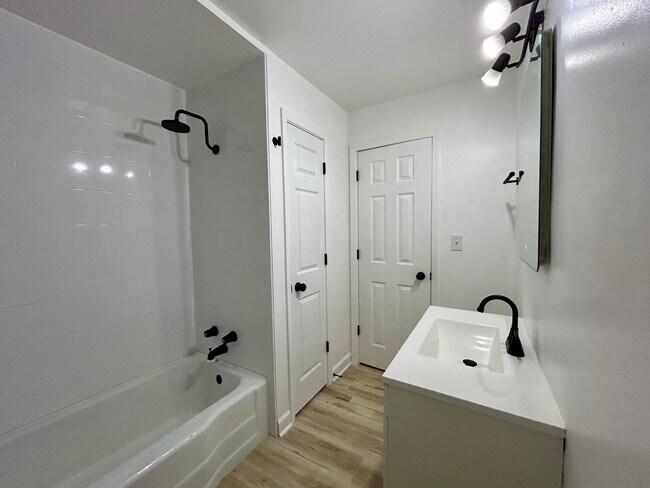 Bathroom - 4865 N Kilbourn Ave