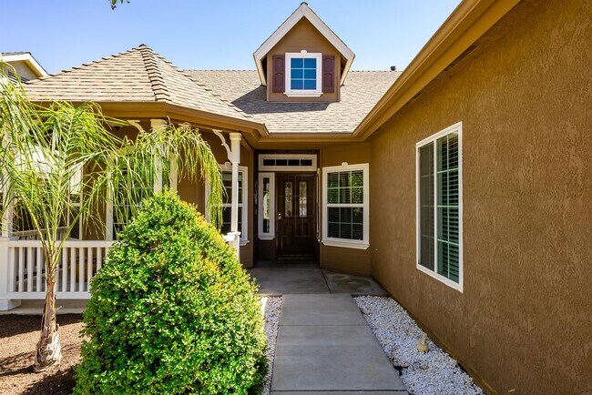 Building Photo - 5857 W Millbrae Ave