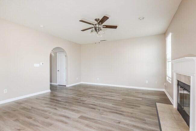 Foto del edificio - 15559 Old Pond Cir