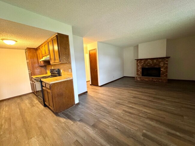 Foto del edificio - 3 bedroom 2 bathroom duplex In Broken Arrow!