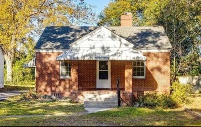 Building Photo - Cozy 2bd/1ba brick cottage near downtown C...