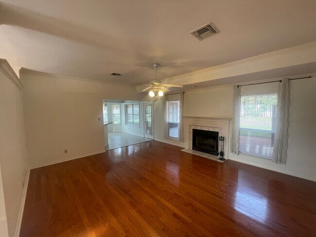 Building Photo - 4 BEDROOM, NORTH BELTON