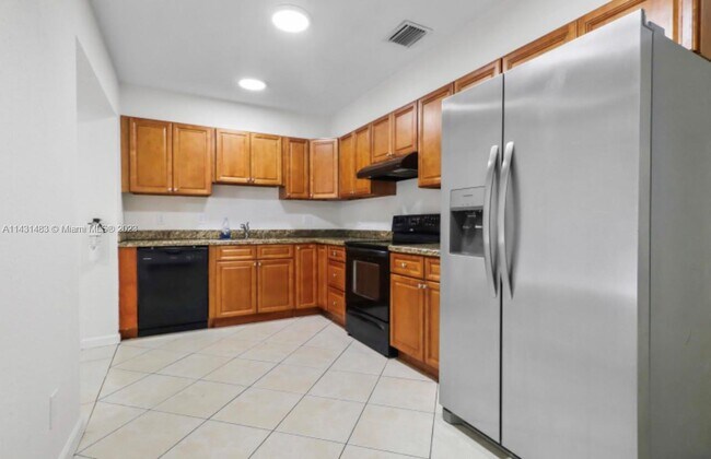 Foto del edificio - 817 SW 20th St