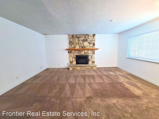 Foto del edificio - 3 br, 2 bath House - 4112 Charter Oaks Ave