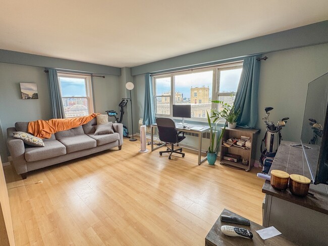 Foto del edificio - 2909 N Sheridan Rd