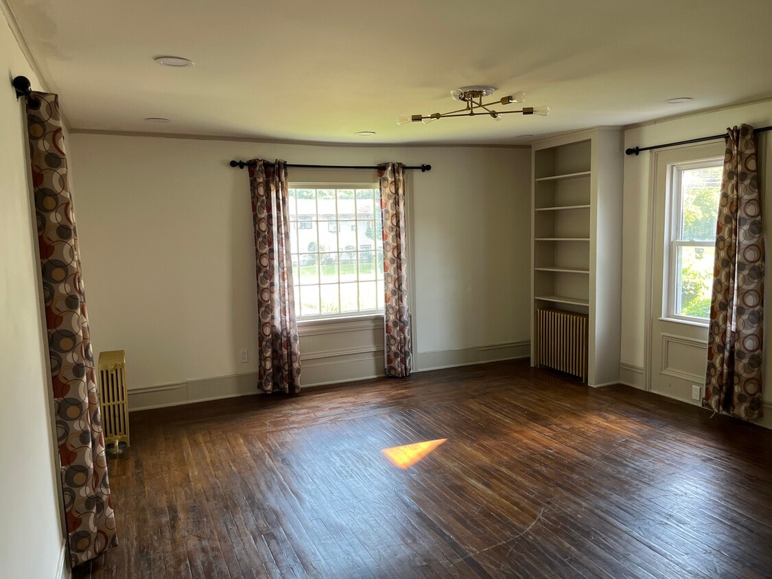 Living room / dining - 1400 Titus Ave