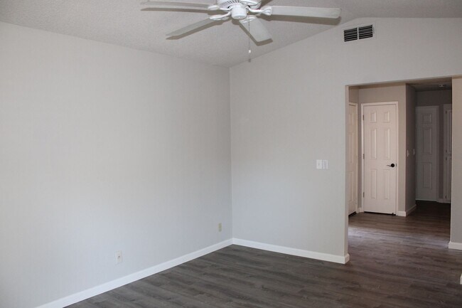 Foto del edificio - 3604 N Country Dr