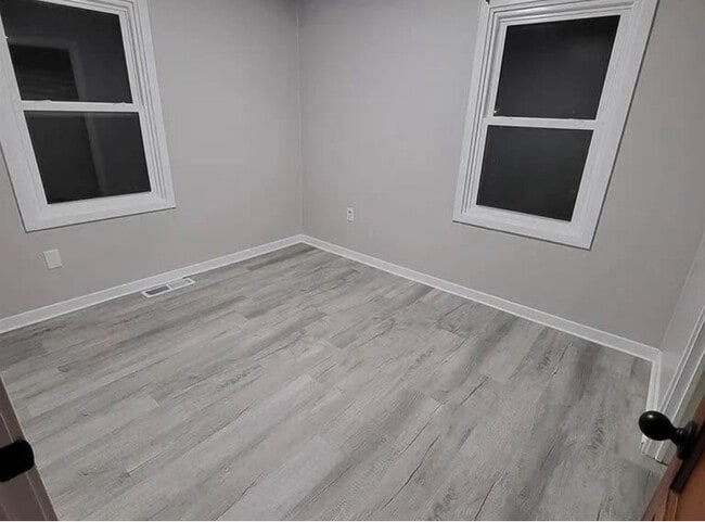 Building Photo - 400 Barth Ave