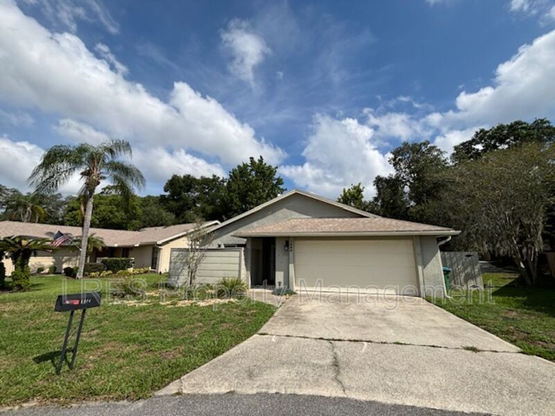 Primary Photo - 1444 Forest Hills Dr