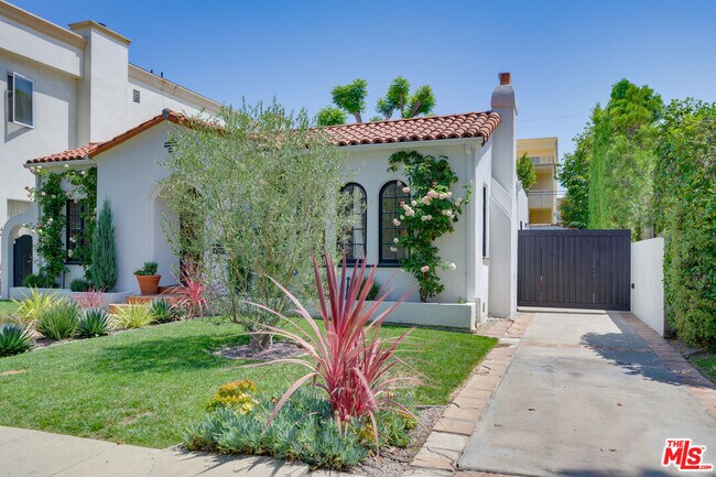 Foto del edificio - 142 S La Peer Dr