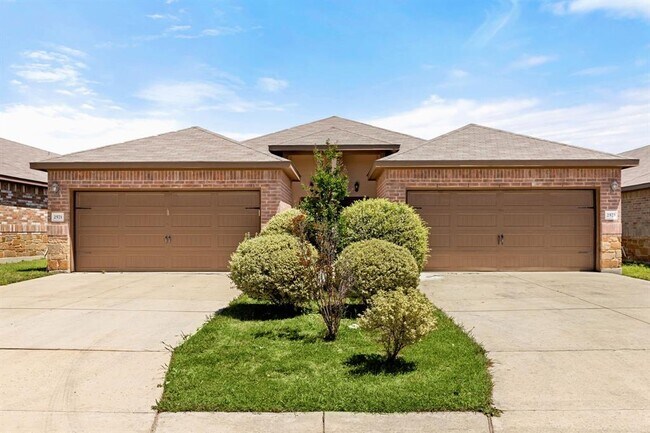 Building Photo - 2573 Pahmeyer Rd