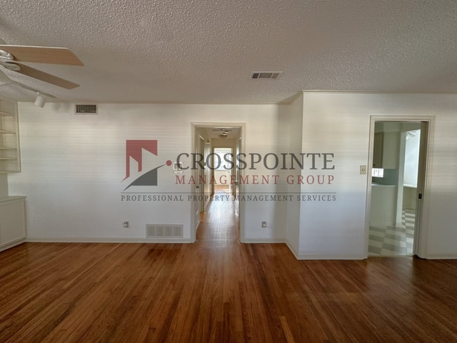 Building Photo - 3 Bedroom 1.5 Bath with Office Space!