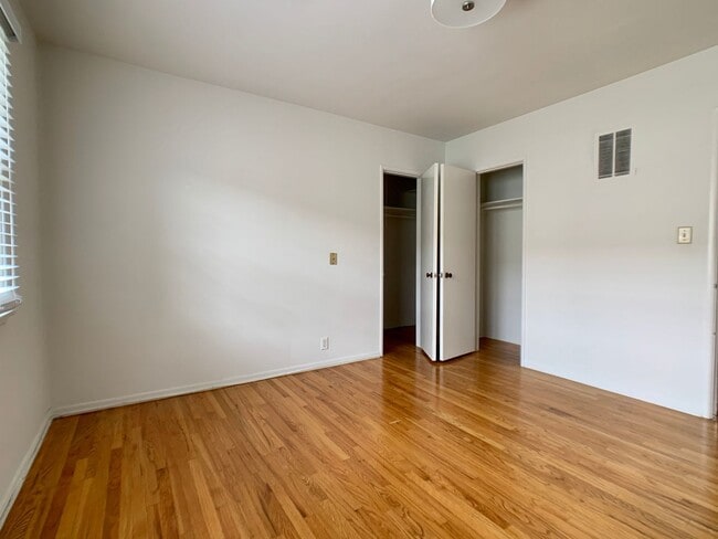 Foto del edificio - Walking Distance to UCLA and Westwood Village Completely Remodeled