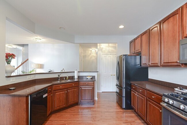 Building Photo - 17 Linkside Ct
