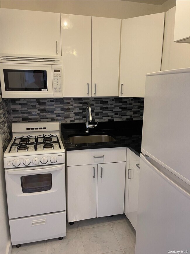 Building Photo - 83-60 118th St