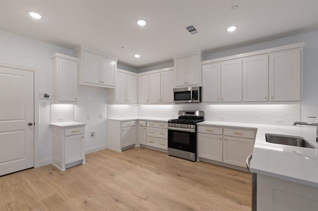 Foto del edificio - 8931 Scarp Hl Ln