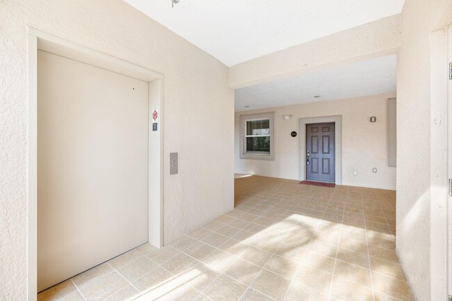 Building Photo - 55 Riverview Bend S