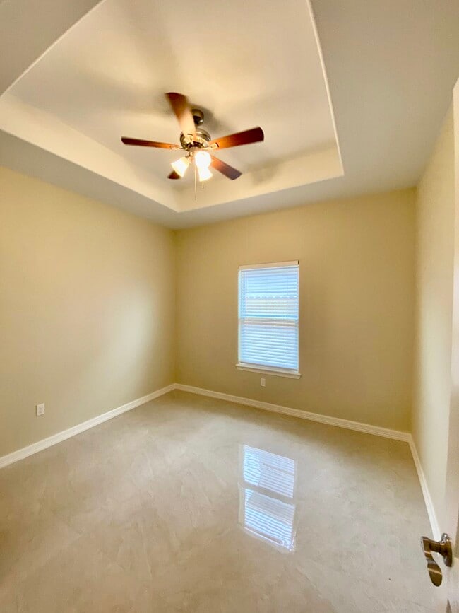 Foto del edificio - 5443 Barbwire Ln