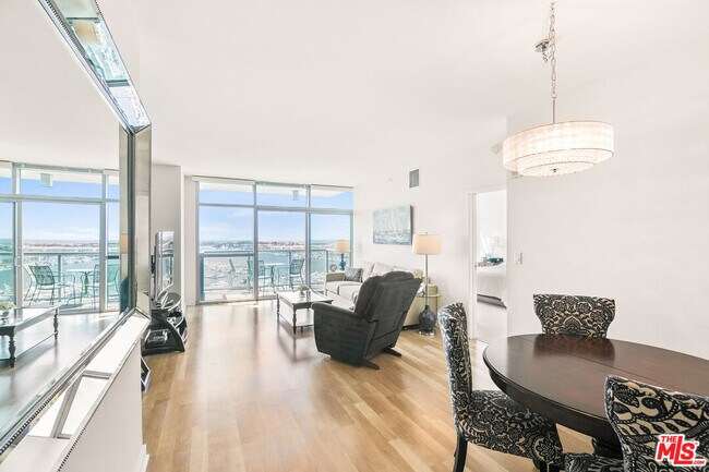Foto del edificio - 13700 Marina Pointe Dr