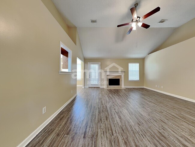 Foto del edificio - 139 W Tisbury Ln