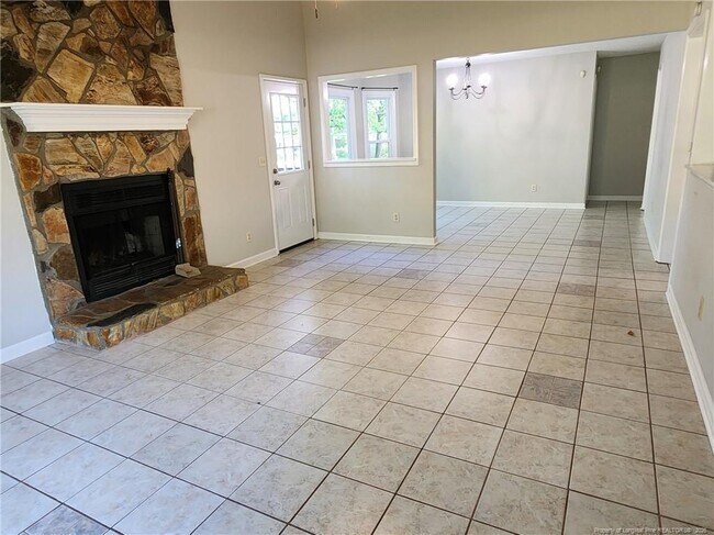 Foto del edificio - 909 Bramblewood Ct