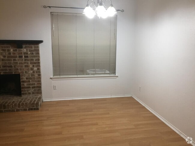 Building Photo - 2810 Nueces St