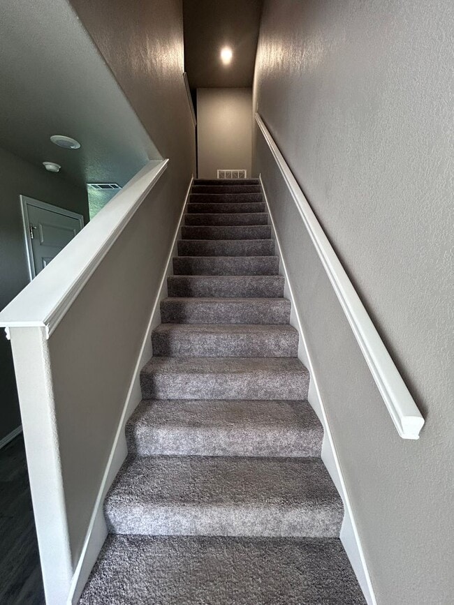 Building Photo - Maple Ridge Duplex