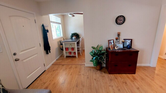 Foto del edificio - 3565 N E St