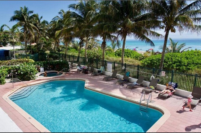 Building Photo - 17275 Collins Ave
