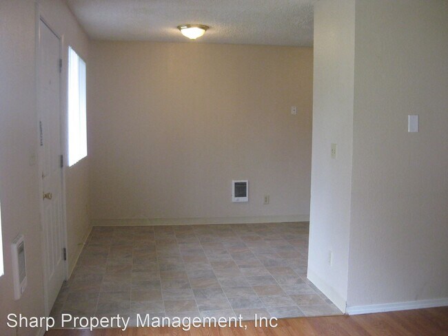 Building Photo - 3148 Delaware St