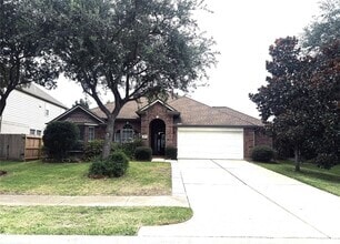 Building Photo - 2910 Sandleigh Dr