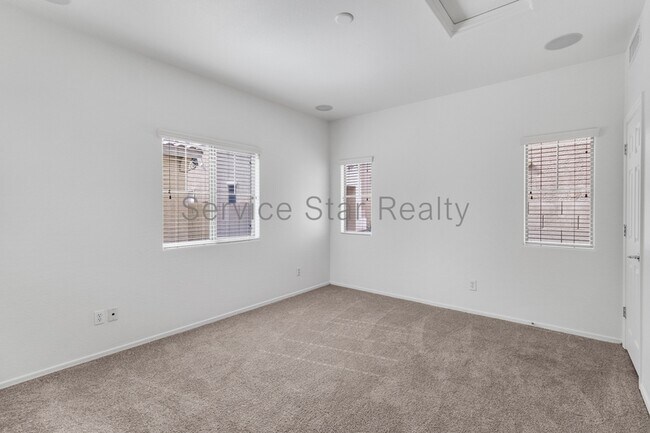 Foto del edificio - 2530 N 148th Dr